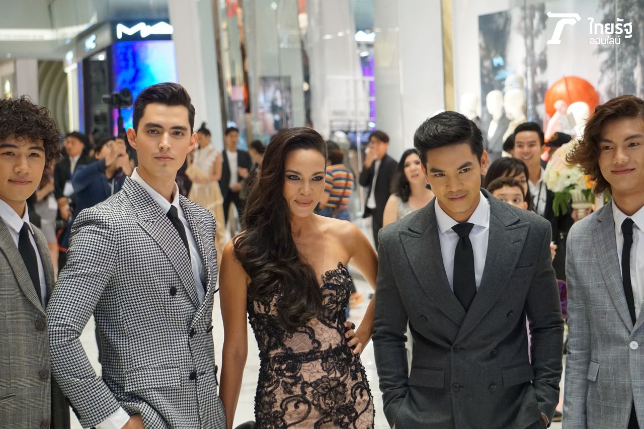 ซอนย่า คูลลิ่ง มาพร้อมกับเด็กๆ จากเดอะเฟซ เมน 