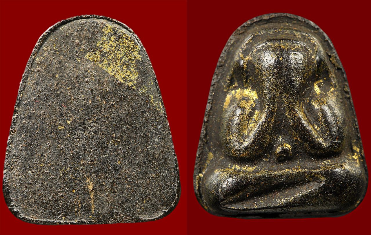 พระปิดตา พิมพ์สะดือใหญ่ หลังเรียบ เนื้อผงคลุกรัก หลวงปู่เฮี้ยง วัดป่าฯ ชลบุรี ของ หมู ชลบุรี.