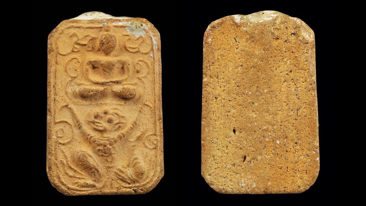 พระพิมพ์หนุมาน ทรงเครื่องใหญ่ หลวงพ่อปาน วัดบางนมโค อยุธยา ของ เสี่ยบี พัทยา.