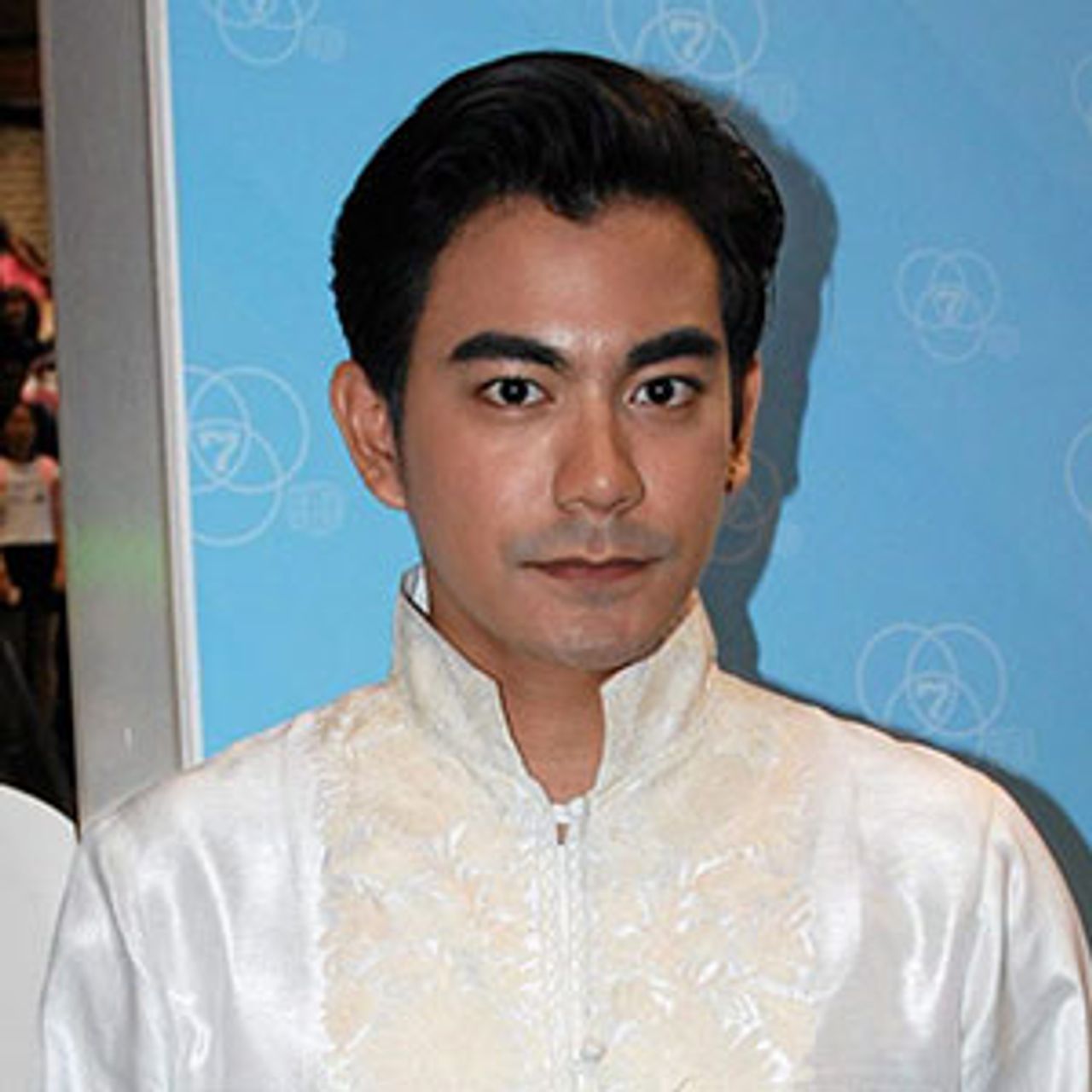 เป็นคนแรกที่ กบ-สุวนันท์ ยอมจูบจริงในละคร แต่คนก็เป็นห่วง บรู๊ค จะโกรธมั้ย? อันนี้ ฌอห์ณ เคลียร์แล้ว เพราะ พี่บรู๊ค เอ่ยปากเชิญให้มากินข้าวที่บ้านกัน...เฮ่อ โล่ง!