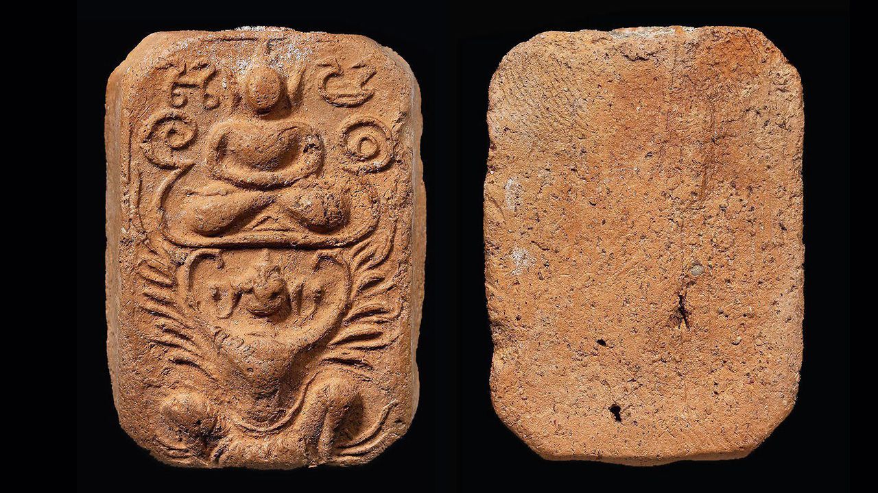 พระพิมพ์ครุฑ ทรง เครื่อง หลวงพ่อปาน วัดบางนมโค ของ พระฐิตสกฺโข.