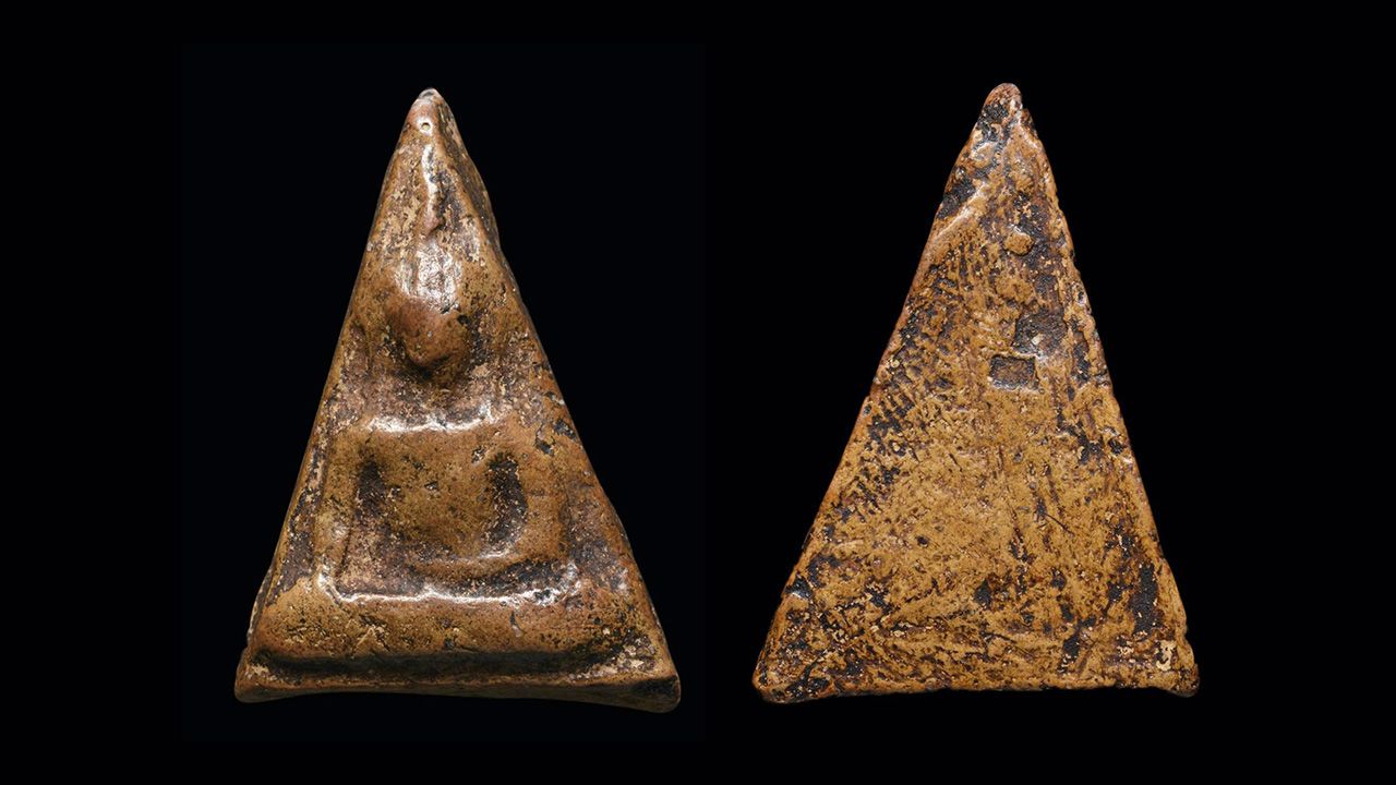 พระนางพญา พิมพ์เทวดา กรุวัดนางพญา กำแพงเพชร ของ พรรค คูวิบูลย์ศิลป์.