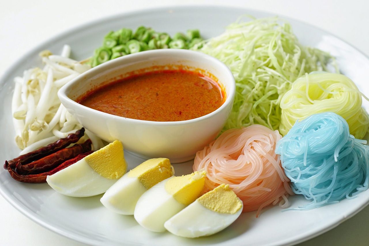 ขนมจีนน้ำยาเห็ด.