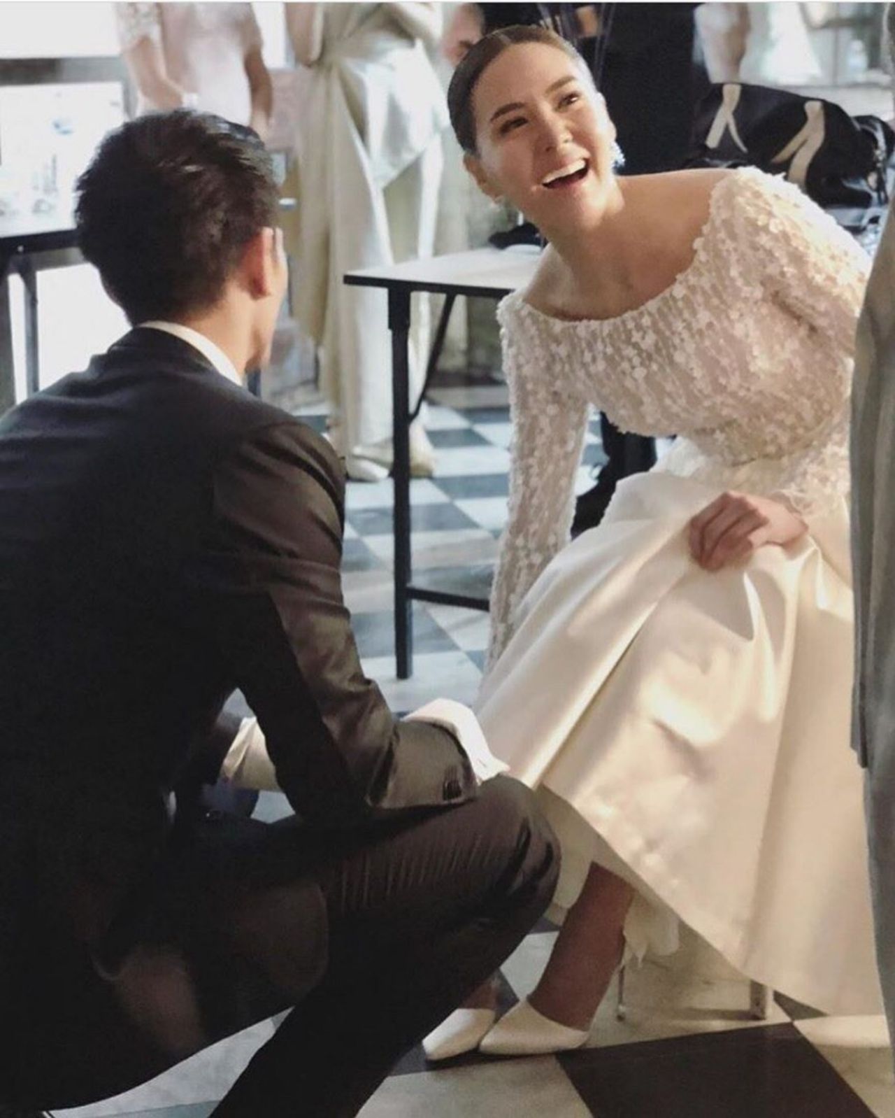 เจ้าสาวกำลังสวมใส่ ก่อนทำพิธี