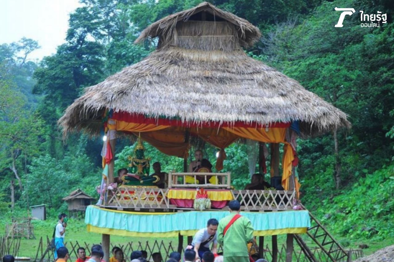 ภาพพระครูบาบุญชุ่ม ก่อนปิดวาจา