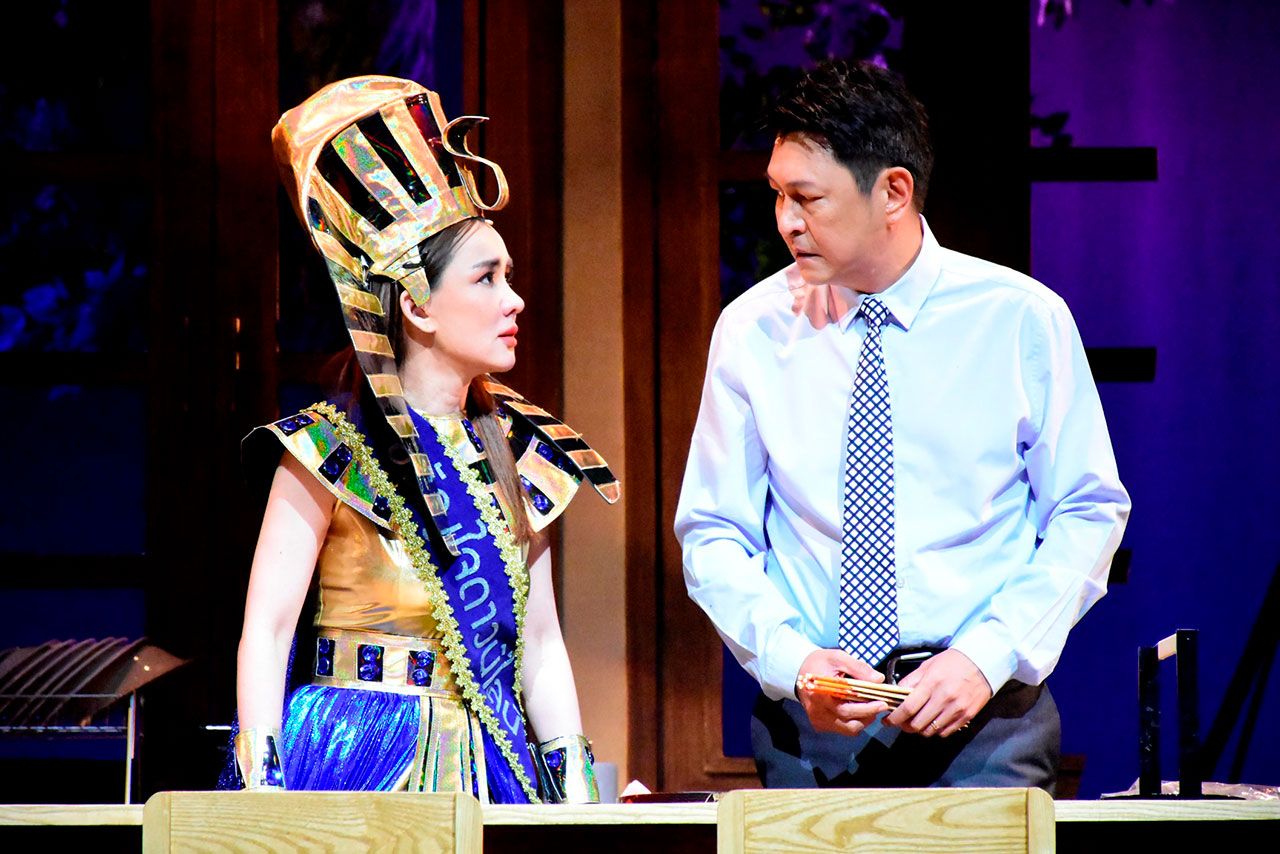 สองสามีภรรยา นำแสดงโดย 