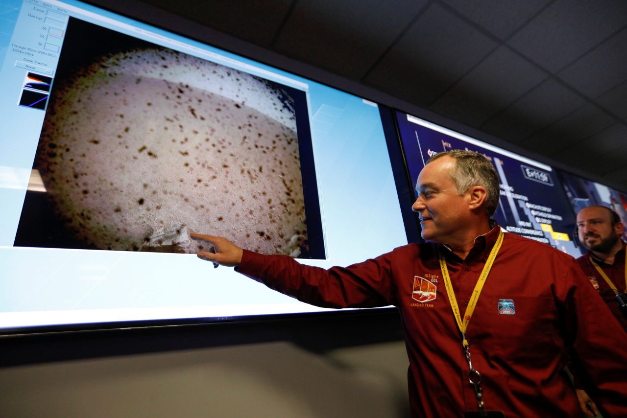 อินไซต์ส่งภาพแรกกลับมายังศูนย์ควบคุมบนโลก