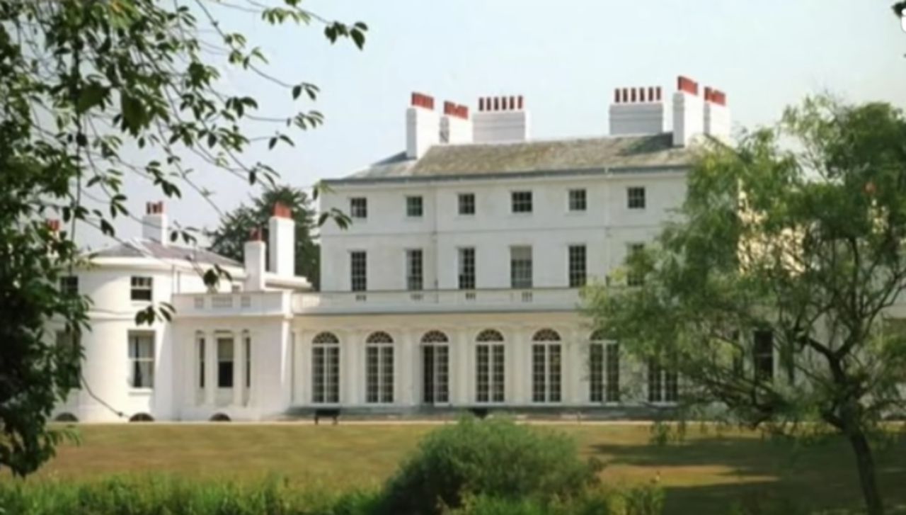 พระตำหนัก ฟร็อกมอร์ คอทเทจ ในพระราชวังวินด์เซอร์