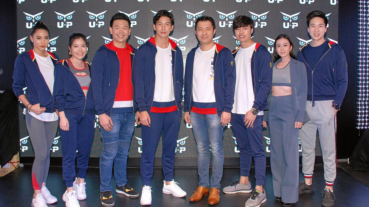สวมสบาย คุณานนต์ จันทรภาสวร จัดแฟชั่นโชว์เปิดตัวแบรนด์เสื้อผ้าออกกำลังกายและชุดลำลอง ‘ยู–พี’ (U–P) คอลเลกชัน ‘คอนซีล แอนด์ รีวีล’ นำเสนอแรงบันดาลใจจากไลฟ์สไตล์การใช้ชีวิตถ่ายทอดสู่เสื้อผ้า โดยมี บัณฑิต ประดิษฐ์สุขถาวร, พุฒิชัย เกษตรสิน ร่วมงาน ที่ซุปเปอร์สปอร์ต ชั้น 3 เซ็นทรัลเวิลด์ วันก่อน.