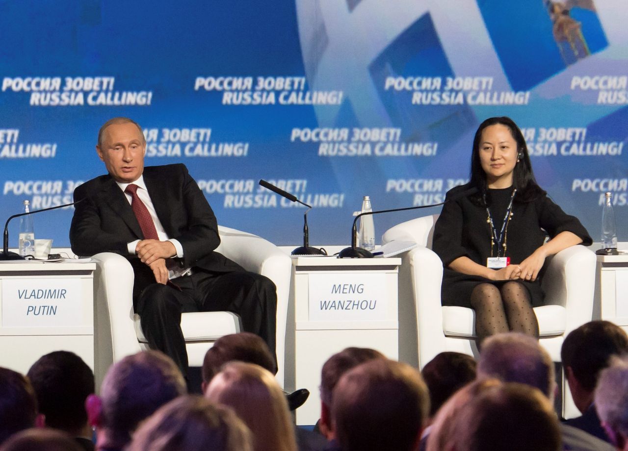 นางสาว เหมิง หวันโจว ร่วมประชุม VTB Capital Invesment Forum ในกรุงมอสโก เมื่อ2ต.ค.2557 โดยมีประธานาธิบดีวลาดิเมียร์ ปูตินของรัสเซียมาร่วมในงานด้วย