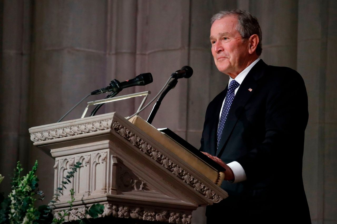 จอร์จ ดับเบิลยู. บุช กล่าวถ้อยคำสรรเสริญผู้เป็นบิดาในรัฐพิธีศพในกรุงวอชิงตัน ดี.ซี.