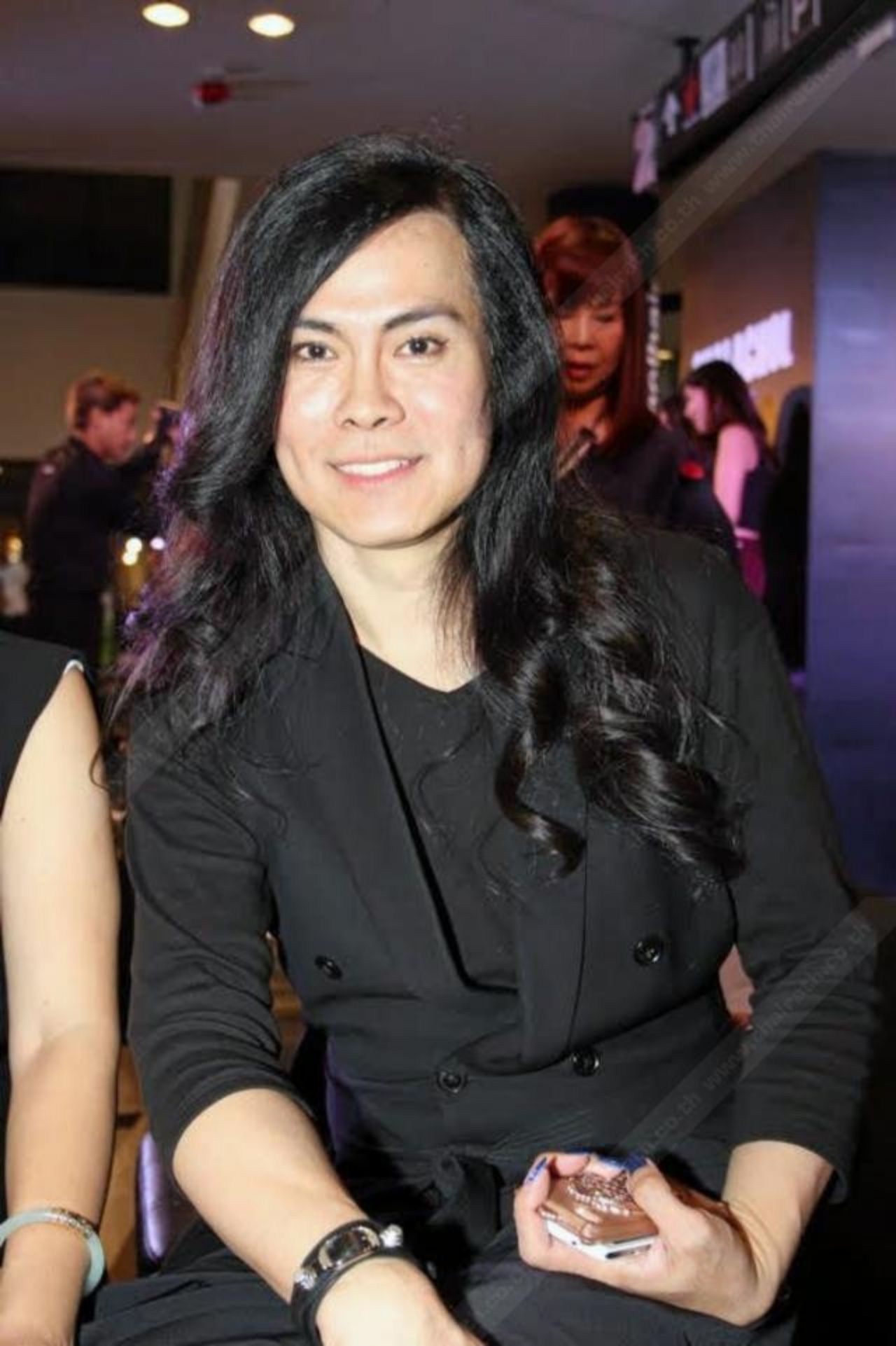 ต้อม ไกรวิทย์ พุ่มสุโข ช่างออกแบบทรงผมชื่อดัง ยืนยัน 100% ช่างตัดผมเจอเส้นผมทิ่มตำทุกคน