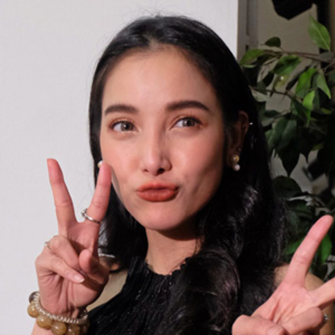 แต่สาวสตรอง อย่าง แพท–ณปภา กลับได้เข้ามาคอมเมนต์ด้วยข้อความว่า “พื้นที่ตรงนี้ ต้องการกำลังใจ” เป็น “ภรรยา” ไม่ได้ ก็เป็นกำลังใจให้กันได้.