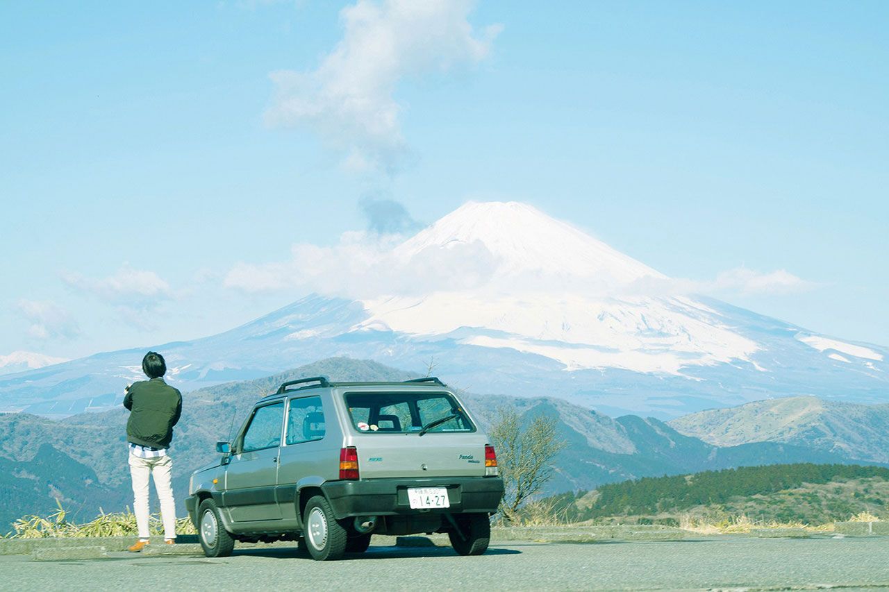 ซาโตรุกับนานะชมภูเขาไฟฟูจิ