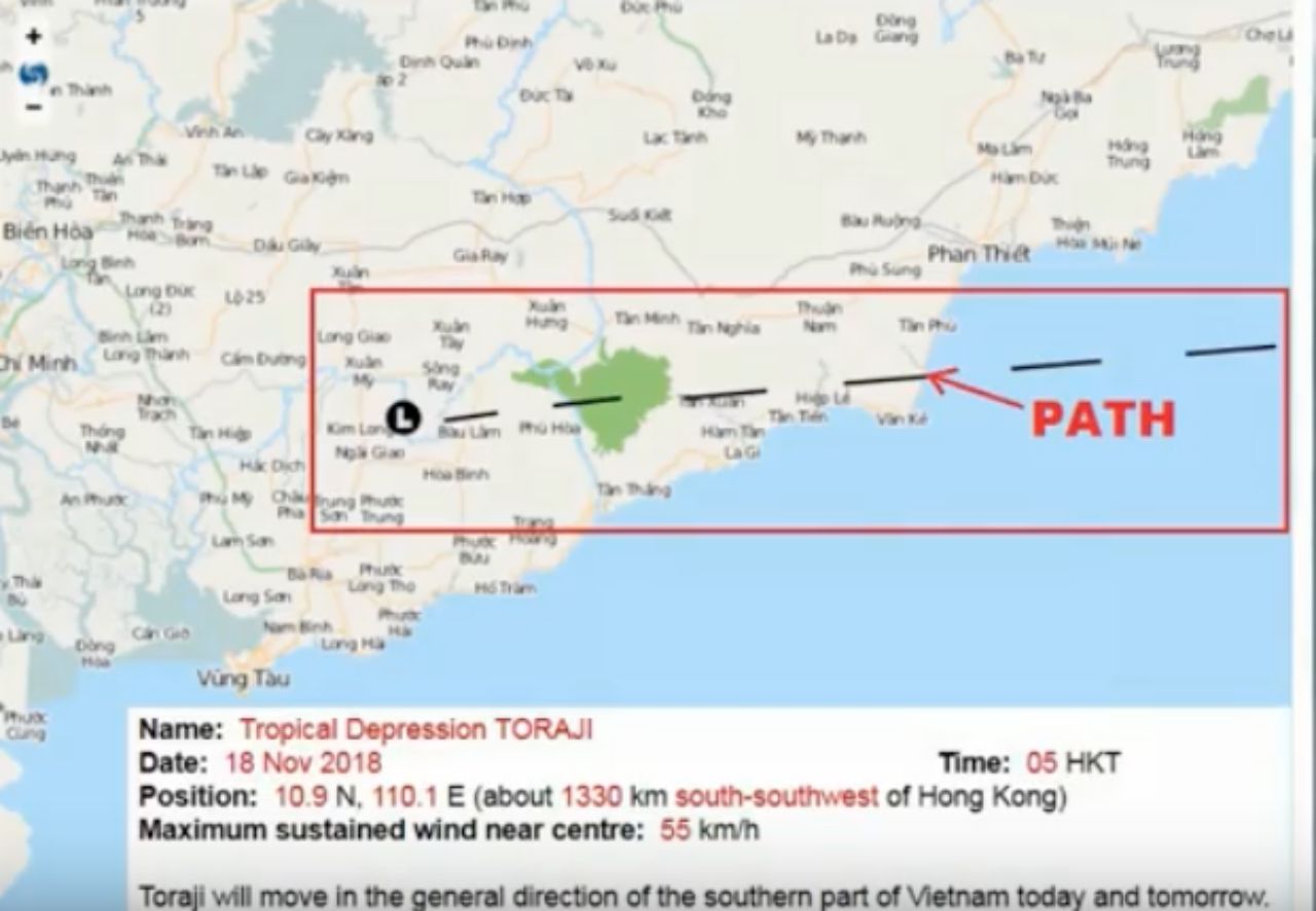 ทิศทางเคลื่อนตัวของพายุดีเปรสชัน โทราจี ขณะเคลื่อนตัวพัดผ่านภาคกลางของเวียดนาม