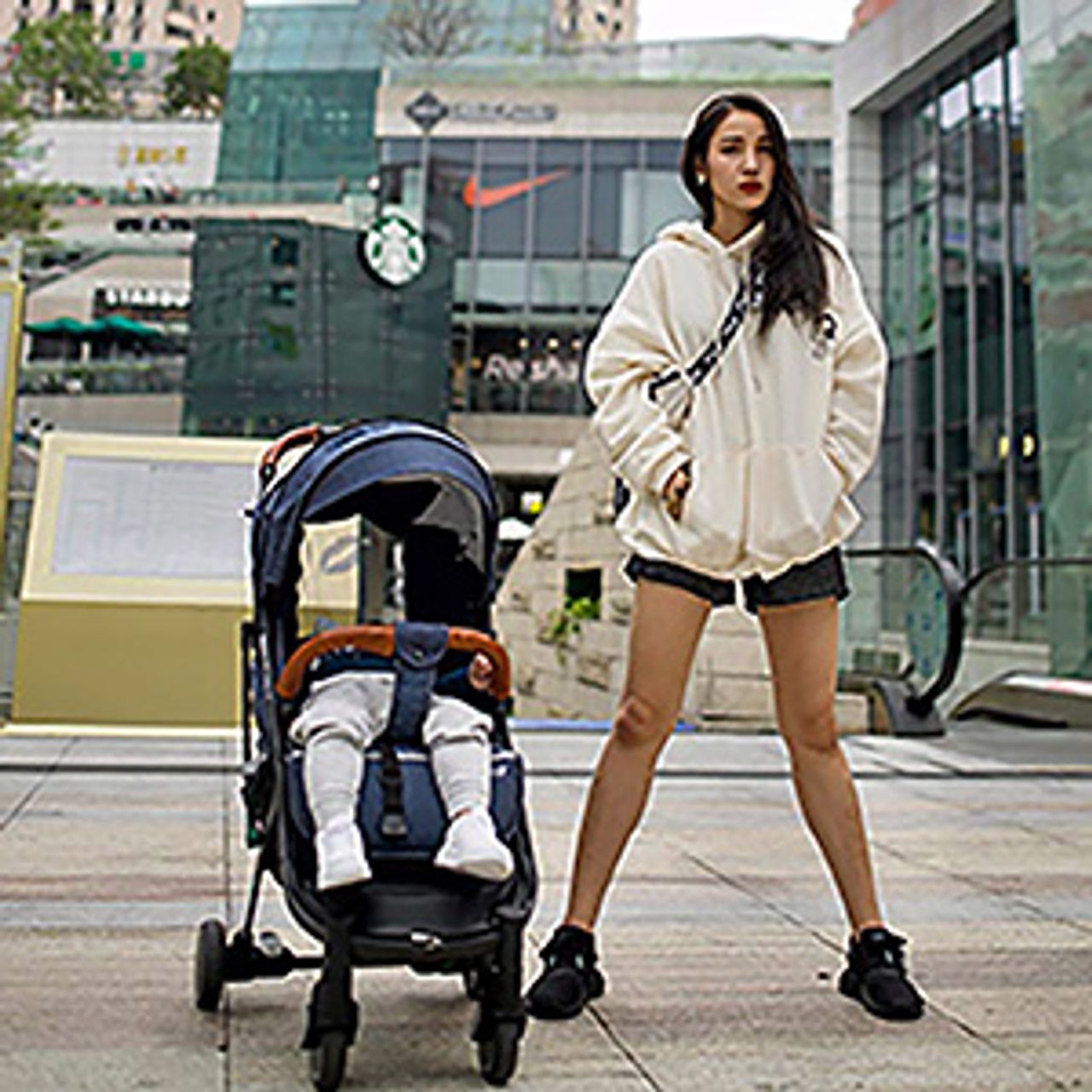 ดราม่าเข้มข้น จน แพท–ณปภา ออกมาโพสต์รูปตัวกับลูกพร้อมกับขอบคุณทุกคนที่ให้กำลังใจ แต่มีสามี เบนซ์ เรซซิ่ง เข้ามาเมนต์ “ทำไมลูกเหลือครึ่งตัว” (ฮา)...ก็ดี คลายเครียด!