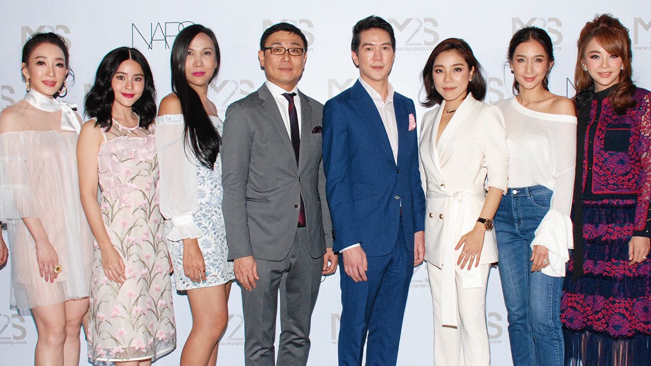 เว็บแฟชั่น - พิธาน องค์โฆษิต เปิดตัวเว็บไซต์ ‘เอ็มทู-เอสป็อป’ แหล่งรวมแบรนด์แฟชั่น ออกแบบเสื้อผ้าจากผลงานนักแสดงชั้นนำ โดยมี มร.ทัตสึกิ นากาโอะ, พลิน นันทขว้าง, ตะวันนา ธารา, ปิยวดี มาลีนนท์, ปานวาด เหมมณี และ สุชาร์ มานะยิ่ง มาร่วมงานด้วย ที่เซ็นทรัลเวิลด์ วันก่อน.