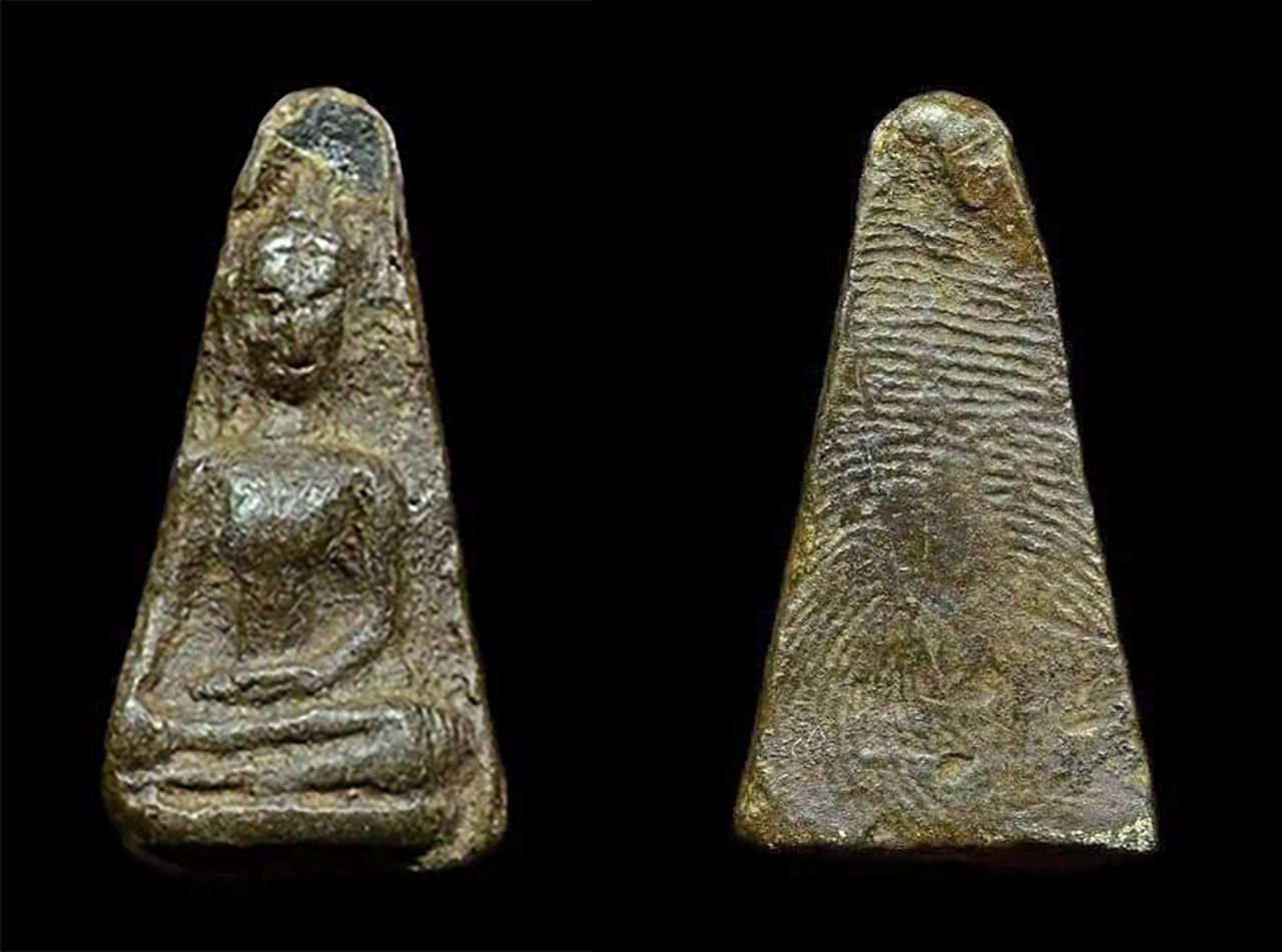 พระผงสุพรรณ พิมพ์ หน้าหนุ่ม กรุวัดพระศรีรัตนมหาธาตุ สุพรรณบุรี ของปู ภูเก็ต.