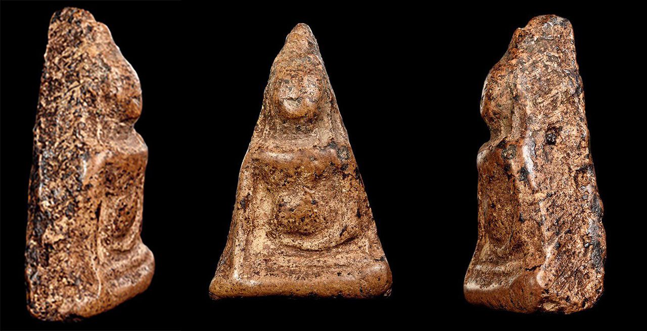 พระนางพญา พิมพ์เข่าตรง กรุวัดนางพญา พิษณุโลก ของ มร.อึ๊ง ก๊อก เซ็ง.