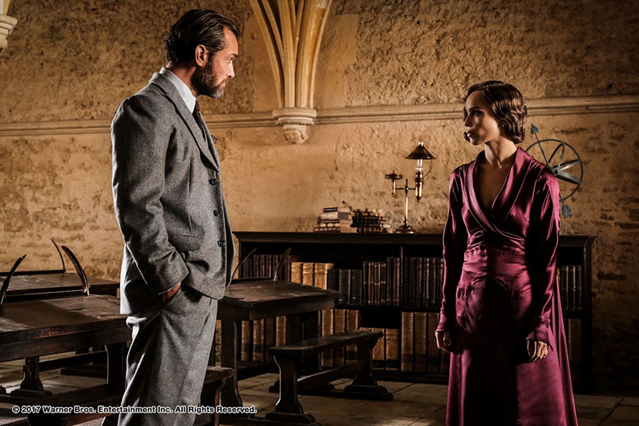 “จู๊ด ลอว์” ในบท “อัลบัส ดัมเบิลดอร์” และ “โซอี้ คราวิทซ์” ในบท “ลีตา เลสแตรงจ์”