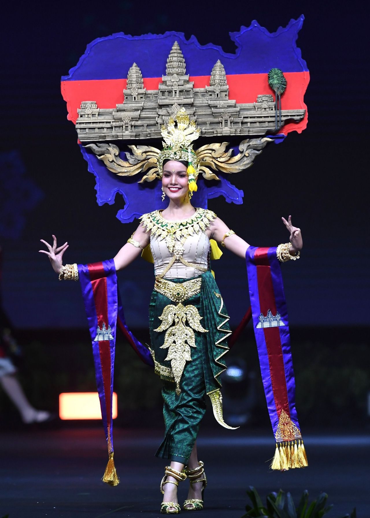 เจิดจรัสไม่น้อยจาก มิสกัมพูชา เวิร์น ษีณาต เต็มที่สุดๆ ไปเลย ยกมาทั้งนครวัด อีกสิ่งมหัศจรรย์ของโลกนี้ ใครที่ยังไม่เคยไปดู ต้องไปดูให้ได้ก่อนตาย! คอนเฟิร์ม! 