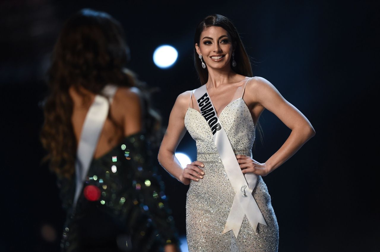 สดใสเว่อร์ๆ ยิ้มหวานมาก ยิ้มทีทำเอาหลายคนละลายไปเลยจาก บีร์ฆิเนีย ลิมอนยิ มิสเอกวาดอร์ 