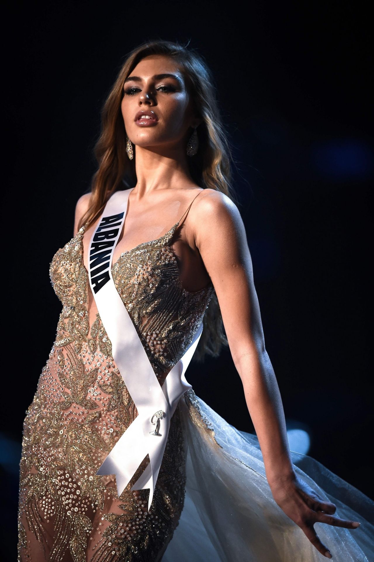 เปรี้ยวปรี๊ดทุกวินาที มิสอัลเบเนีย ยืดหยัดเบอร์ 1 เจ้าของตำแหน่งจริตจักรวาล 