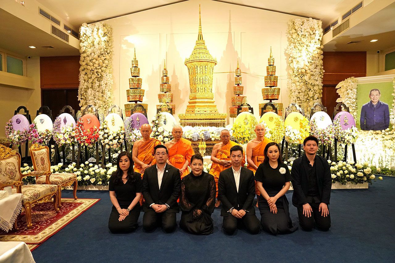 สู่สุคติ พระพรหมเสนาบดี และ พระเทพปริยัติมงคล เป็นประธานในพิธีสวดพระอภิธรรมศพ วิชัย ศรีวัฒนประภา ประธาน กก. กลุ่มบริษัท คิง เพาเวอร์ สามี เอมอร ศรีวัฒนประภา โดยมี พระธรรมรัตนดิลก และ พระประกาศพุทธกิจ มาร่วมในพิธีด้วย ที่วัดเทพศิรินทราวาส วันก่อน.