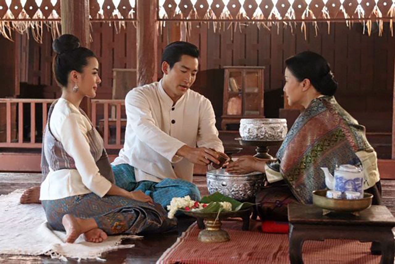 รดน้ำผู้ใหญ่.