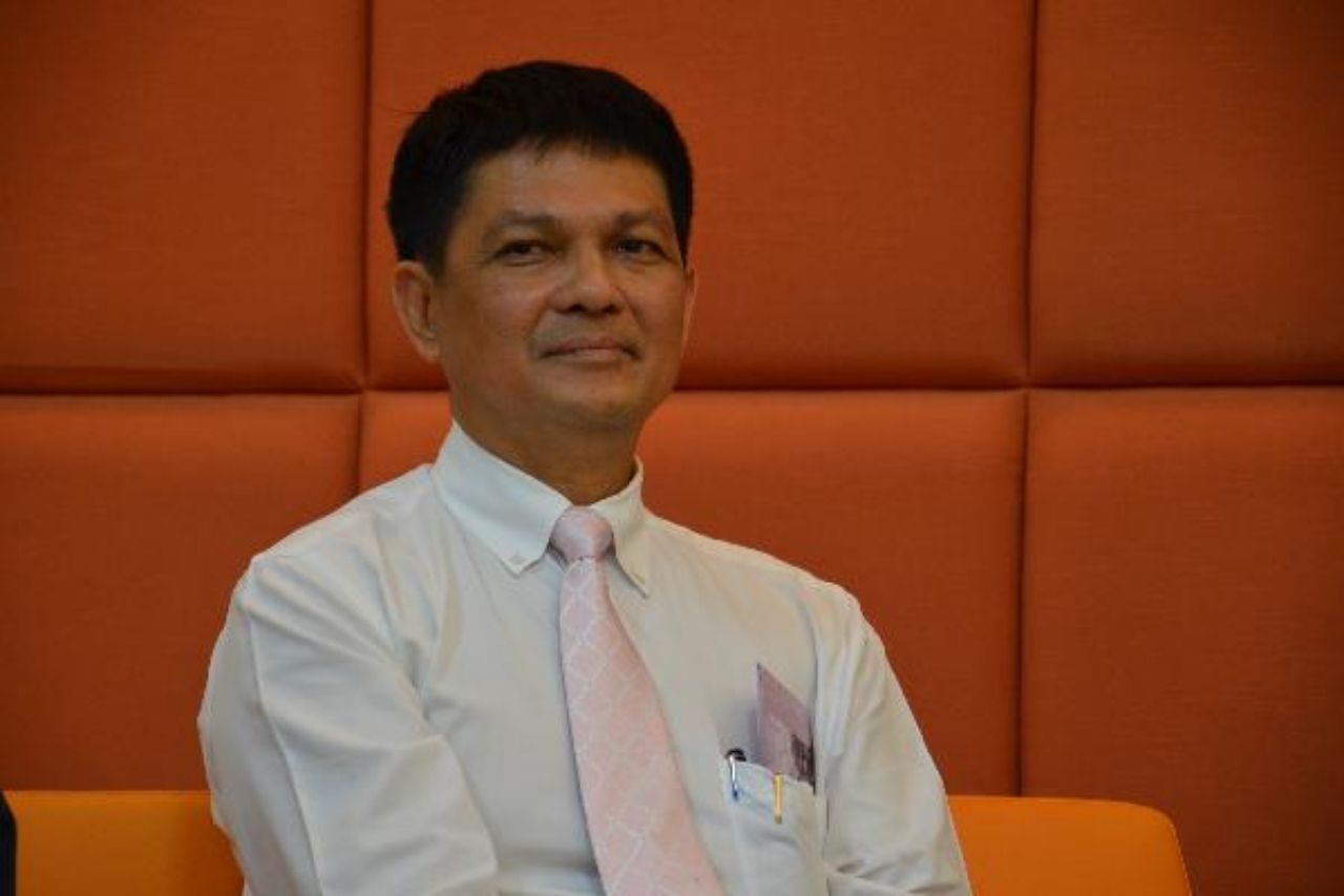 ศาสตราจารย์นายแพทย์ภิเศก ลุมพิกานนท์ ประธานราชวิทยาลัยสูตินรีแพทย์แห่งประเทศไทย