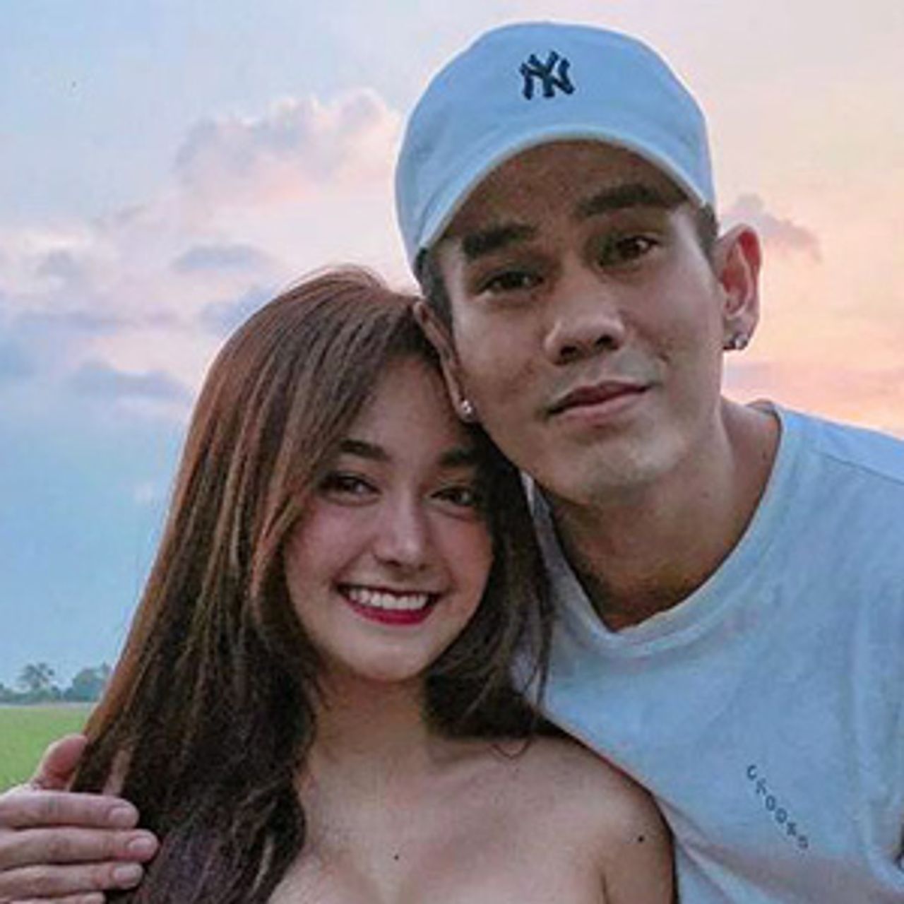 ฉลองวันเกิด อาร์–อาณัตพล เปิดตัวแฟนสาวโดยถ่ายภาพคู่ลงไอจีเป็นเน็ตไอดอลสุดเซ็กซี่ชื่อ เอื้อย–พรสวรรค์ แฟนเก่า จียอน เห็นแล้วอดไม่ได้เข้ามาแซว “อุ๊ววว”!