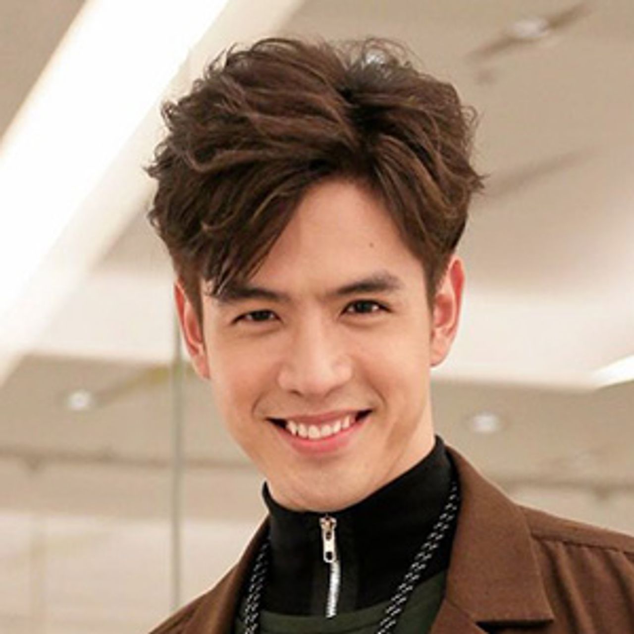 หล่อแถมใจบุญ ฟิล์ม–ธนภัทร ทำปฏิทิน 2019 ขายเล่มละ 299 บาท จำนวนแค่ 2,000 เล่ม สั่งซื้อได้ที่ FB ฟิล์ม–ธนภัทร รายได้หลังหักค่าใช้จ่ายมอบให้มูลนิธิ รพ.เด็ก.