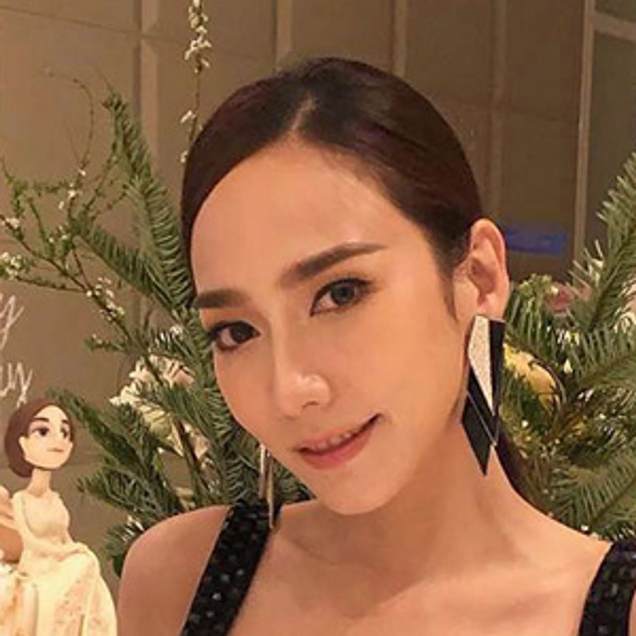 วันเกิดปีนี้ขึ้นเลข 4 ที่ไม่อยากจดจำ แต่ อั้ม–พัชราภา ก็โดนเพื่อนตอกย้ำด้วยการเซอร์ไพรส์ได้สนิทชนิดเจ้าตัวไม่รู้เนื้อไม่รู้ตัว ถ้าทำถึงขนาดนี้ไม่อยากจำก็ต้องจำแล้วล่ะ.