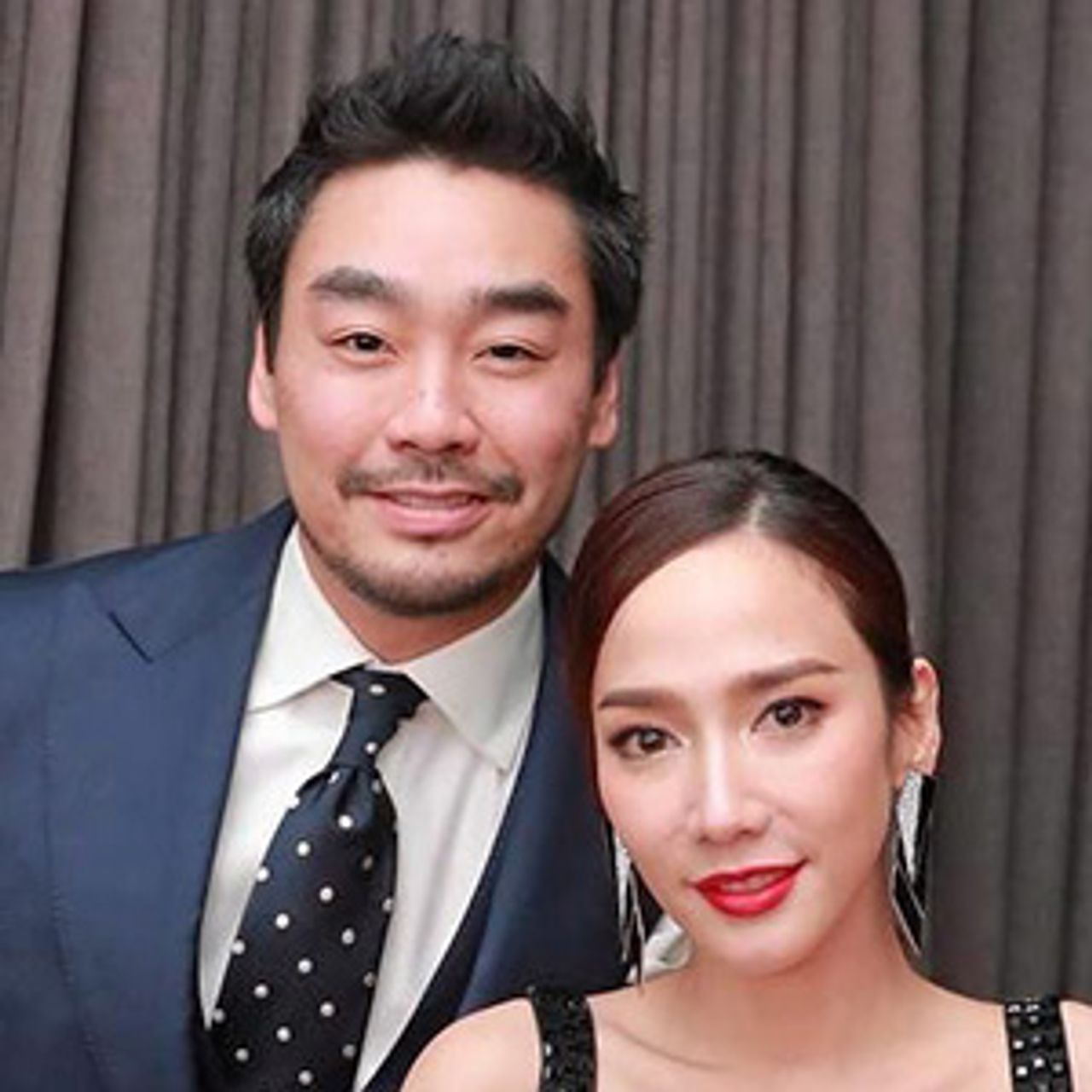 ยอมถ่ายรูปใกล้ชิดกับไฮโซ พก-ประธานวงศ์ พรประภา แล้วโพสต์ IG ขนาดนี้ก็ไม่ได้ตั้งใจตอกย้ำข่าวลืออะไร แต่ อั้ม–พัชราภา แค่อยากขอบใจ “เจ้าภาพ” ก็เท่านั้นค่า.