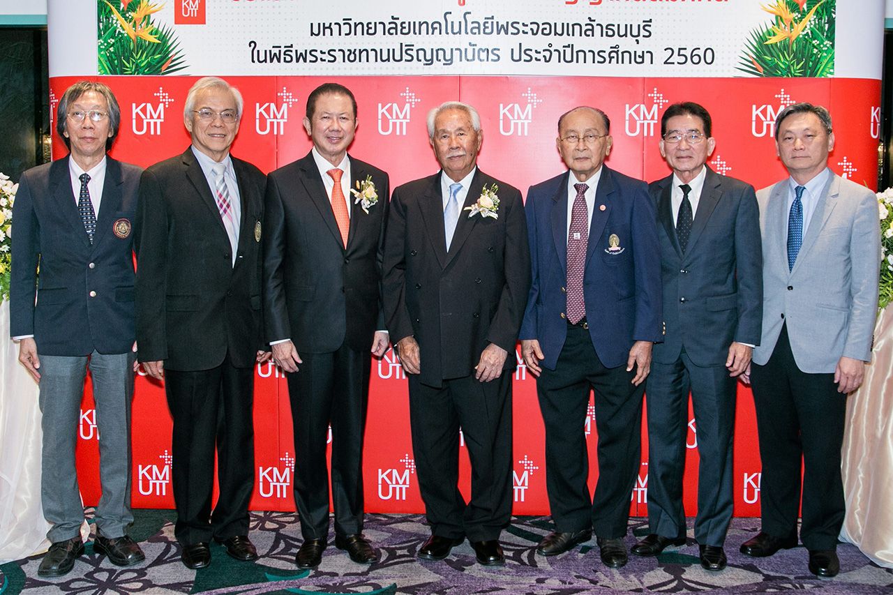 ปลื้ม - ดร.ทองฉัตร หงศ์ลดารมภ์ จัดงานเลี้ยงแสดงความยินดีให้แก่ สนั่น อังอุบลกุล ในโอกาสได้รับพระราชทานปริญญาปรัชญาดุษฎีบัณฑิตกิตติมศักดิ์จาก ม.เทคโนโลยีพระจอมเกล้าธนบุรี โดยมี รศ.ดร.ศักรินทร์ ภูมิรัตน และ รศ.ดร.สุวิทย์ แซ่เตีย มาร่วมงานด้วย ที่โรงแรมชาเทรียม วันก่อน.