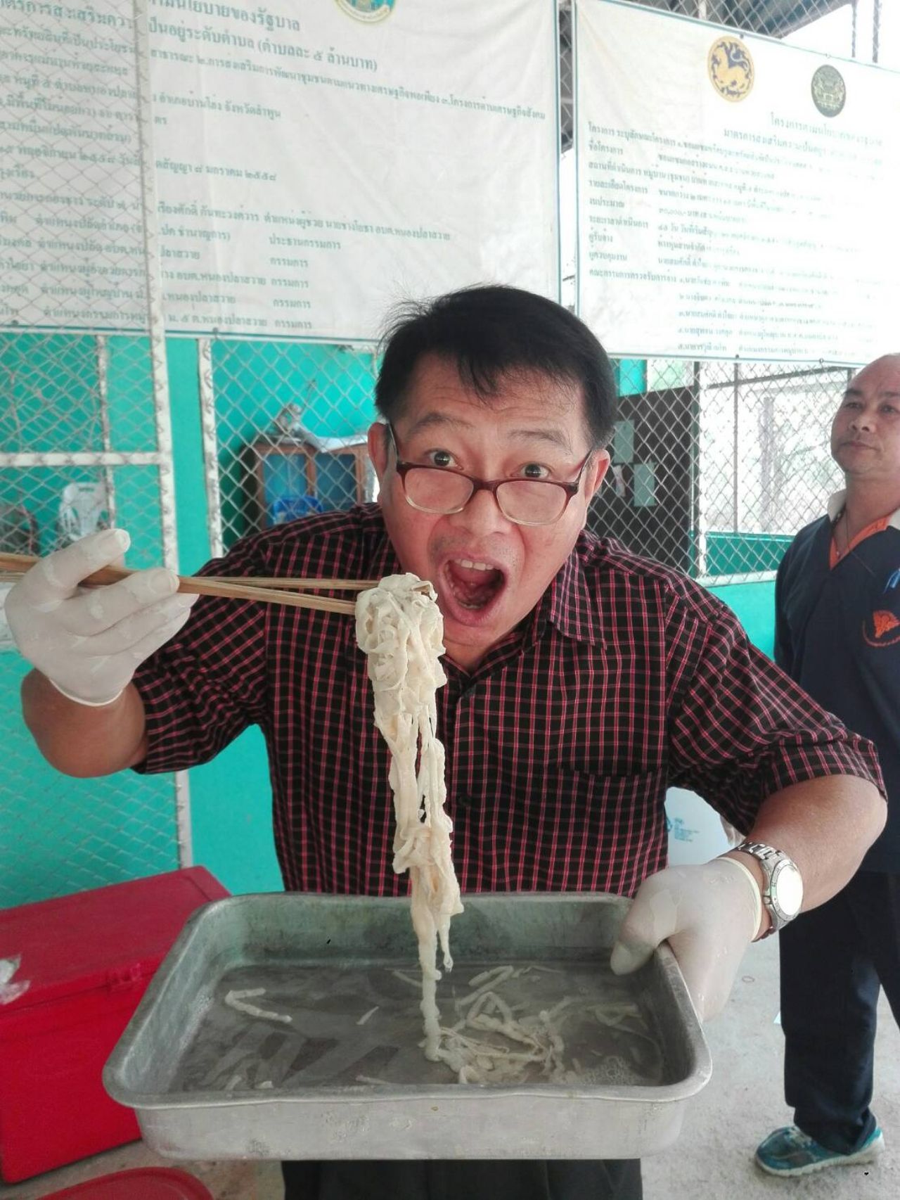 ดร.อดุลย์ศักดิ์ วิจิตร โชว์พยาธิตืดวัว