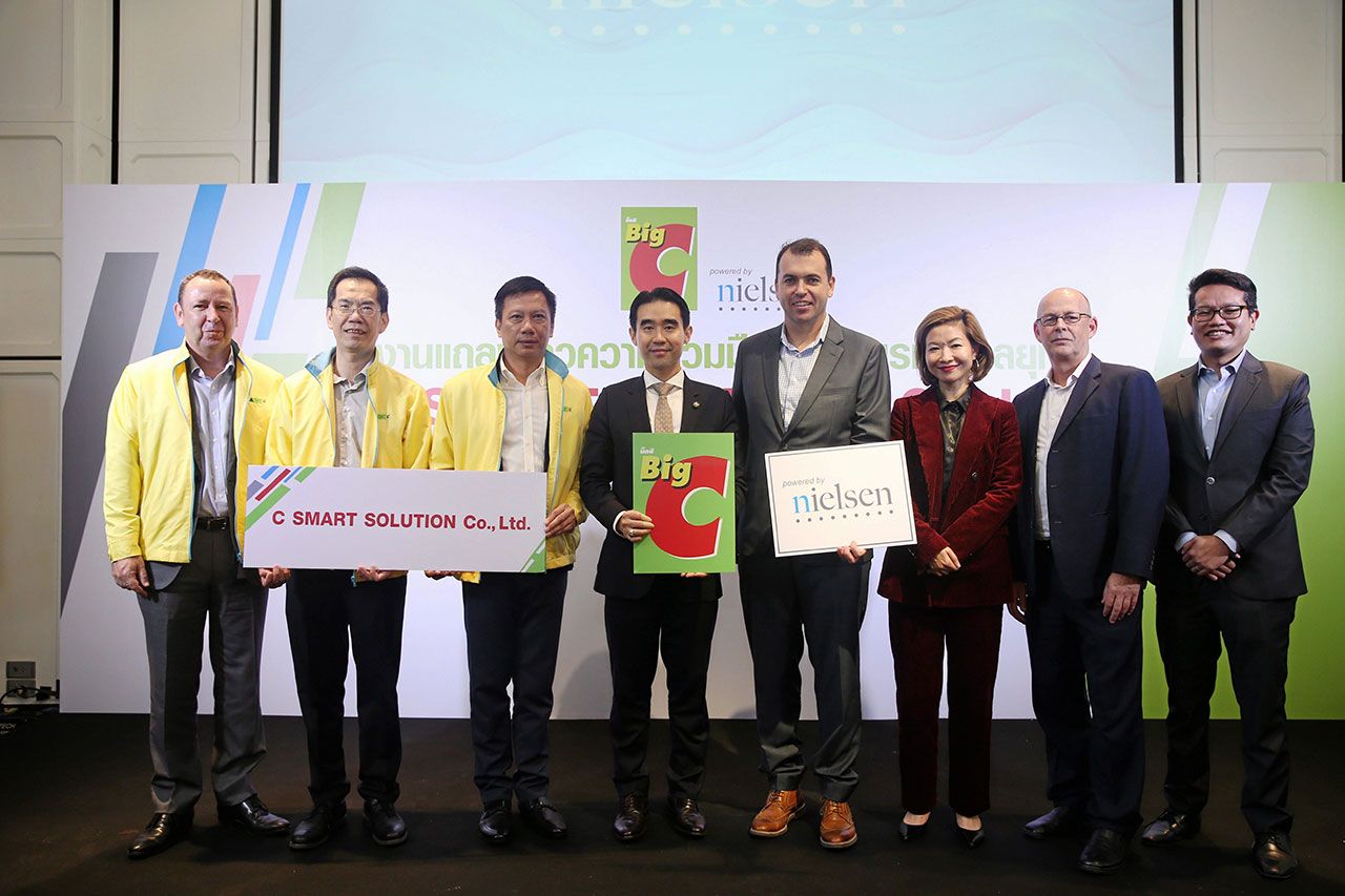 เจาะลึกลูกค้า - อัศวิน เตชะเจริญวิกุล จัดงานเปิดบริษัท “C Smart Solution” เพื่อลงทุนธุรกิจบิ๊กดาต้า วิเคราะห์ความต้องการลูกค้า เพื่อตอบโจทย์คู่ค้ารับโลกแห่งดิจิทัล โดยมี อรรถพล อุไรไพรวัน, วิชัย เบญญาดิลก และ วอน ไรอัน มาร่วมงานด้วย ที่โรงแรมพลาซ่า แอทธินี วันก่อน.