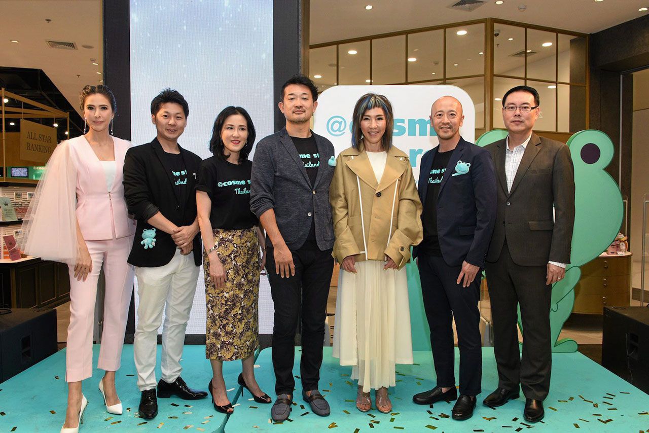 ตามไปซื้อ - เทตสึโระ โยชิมัตสึ และ ฮาจิเมะ เอนโดะ จัดงานเปิด @cosme store ร้านมัลติแบรนด์ เครื่องสำอางจากประเทศญี่ปุ่นสาขาแรกในไทย โดยมี อุสรา ยงปิยะกุล, สุพจน์ ชัยวัฒน์ ศิริกุล, ชาร์เมน อุทารธรรม และ ศรีริต้า เจนเซ่น มาร่วมงานด้วย ที่ไอคอนสยาม วันก่อน.