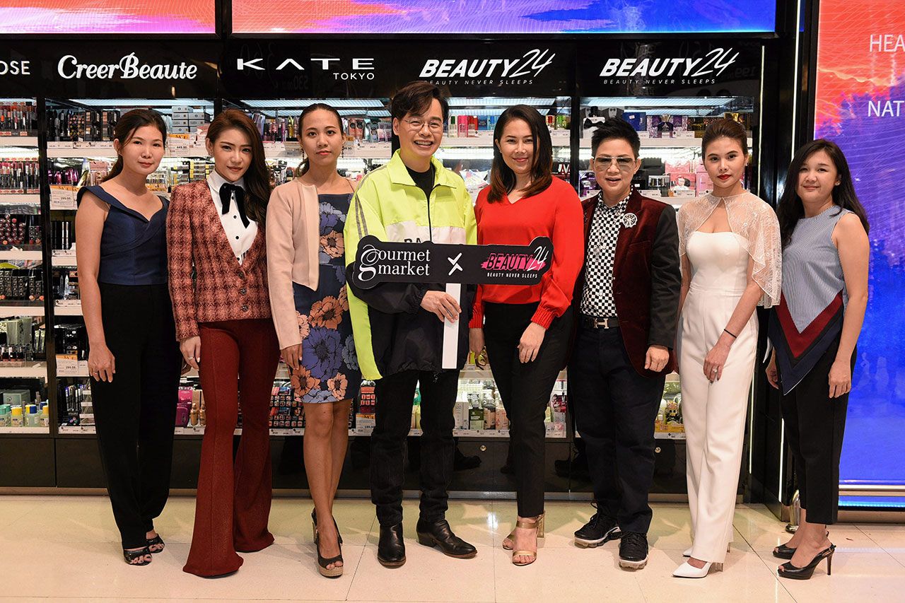 ไปซื้อได้ - สุริยน ศรีอรทัยกุล จัดงาน “Grand Opening Gourmet Market x Beauty 24” ในโอกาส บิวตี้ ทเวนตี้โฟร์ ศูนย์รวมผลิตภัณฑ์ความงามวางจำหน่ายในกูร์เมต์ มาร์เก็ต โดยมี เลิศลักษณ์ จารมีชัย และ นุชนาถ ระวีแสงสูรย์ มาร่วมงานด้วย ที่สยามพารากอน วันก่อน.