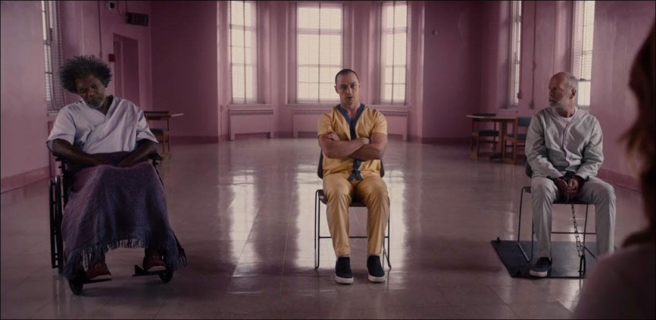 สามหนุ่มสามมุม...เอ๊ย...ไม่ใช่ๆๆๆ สามตัวละครเอกของเรื่องนี้ต่างหาก ไล่จากซ้ายไปขวา 