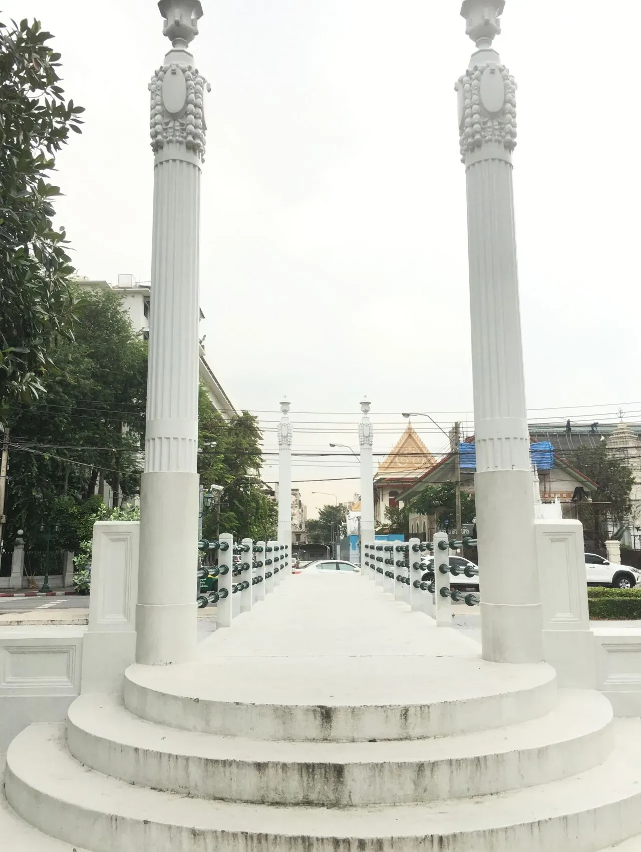 "เลขเด็ด" หญิงใบ้ออนทัวร์ "อนุสาวรีย์หมู" ขอโชคลาภเน้นๆ ต้อนรับปีกุน