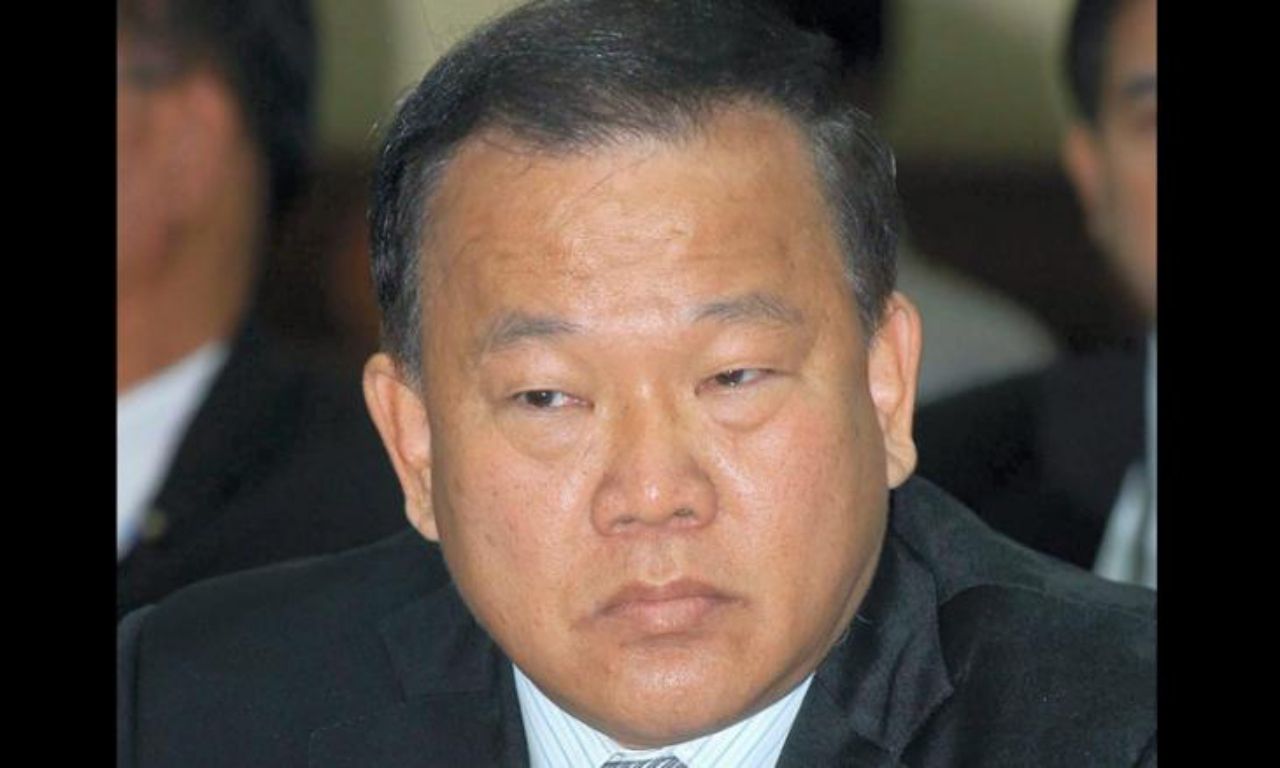 สันติ พร้อมพัฒน์ 