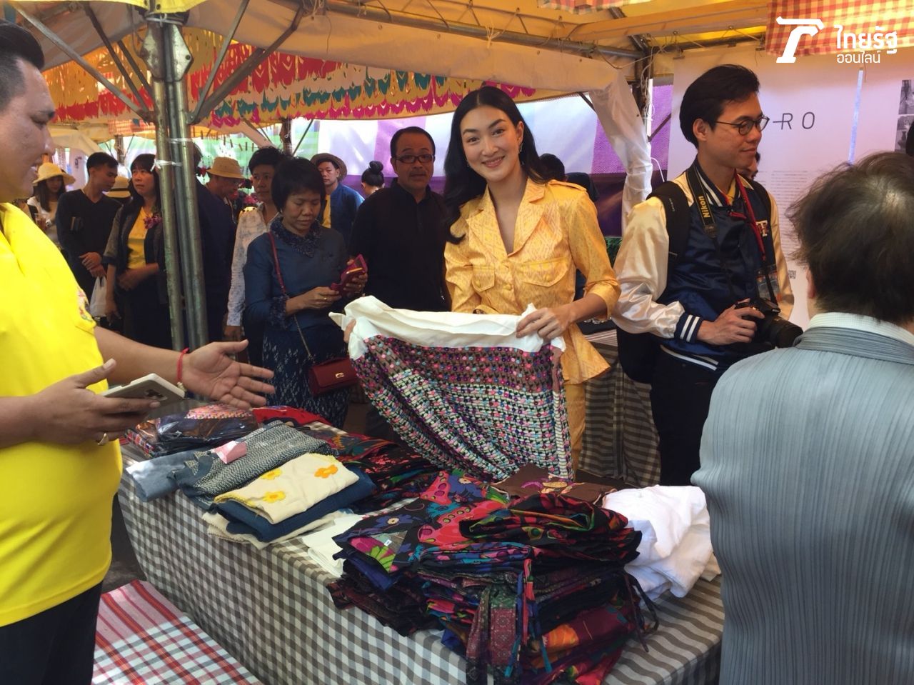 แพนเค้ก-เขมนิจ จามิกรณ์ ที่ได้รับแต่งตั้งเป็นทูตหนังสือเดินทาง ของกรมการกงสุล กระทรวงการต่างประเทศ มาร่วมกิจกรรมในงานด้วย