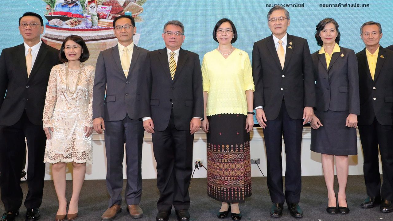 เรื่องข้าว - ชุติมา บุณยประภัศร รมช.พาณิชย์ แถลงข่าวการจัดงานประชุมข้าวนานาชาติครั้งที่ 9 Thailand Rice Convention 2019 โดยมี อดุลย์ โชตินิสากรณ์, ร.ต.ท.เจริญ เหล่าธรรมทัศน์ และ ชูเกียรติ โอภาศวงศ์ มาร่วมงานด้วย ที่ สนง.ปลัดกระทรวงพาณิชย์ วันก่อน.