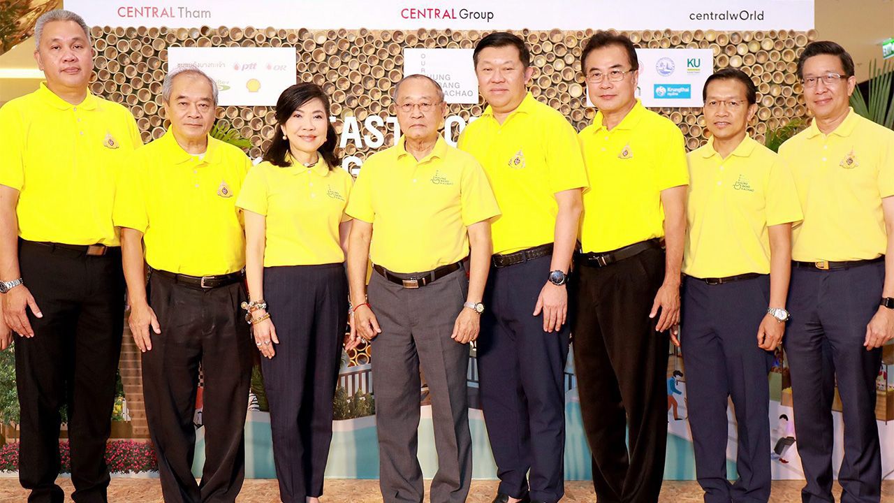 ของดี ดร.สุเมธ ตันติเวชกุล เปิด Taste of Our Khung Bang Kachao : สัมผัสวิถีชุมชน คนคุ้งบางกะเจ้า งานรวมของดีของอร่อยจากชุมชนคุ้งบางกะเจ้าเพื่อส่งเสริมอาชีพของชุมชน จัดถึง 12 พ.ค. โดยมี พิชัย จิราธิวัฒน์ และ สุพัตรา จิราธิวัฒน์ มาร่วมงานด้วย ที่เซ็นทรัลเวิลด์ วันก่อน.
