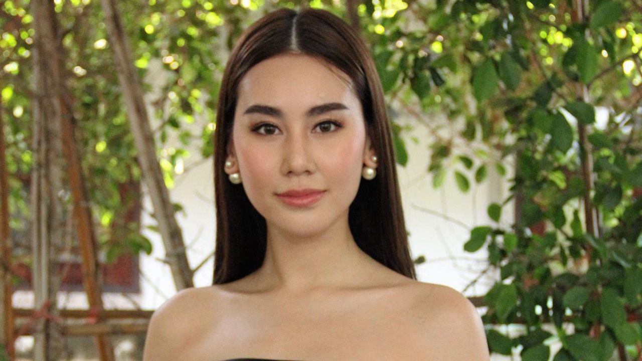เป็นแขกประจำกองละคร “เพรงลับแล” ทางช่อง 8 ไปแล้ว ทุกครั้งที่ ดาว-พิมพ์ทอง เข้าฉาก พอร์ช-ศรัณย์ จะไปนั่งส่อง ยกเว้นเลิฟซีนที่จะหายแว้บ...ทนบาดตาไม่ไหวล่ะซี้.