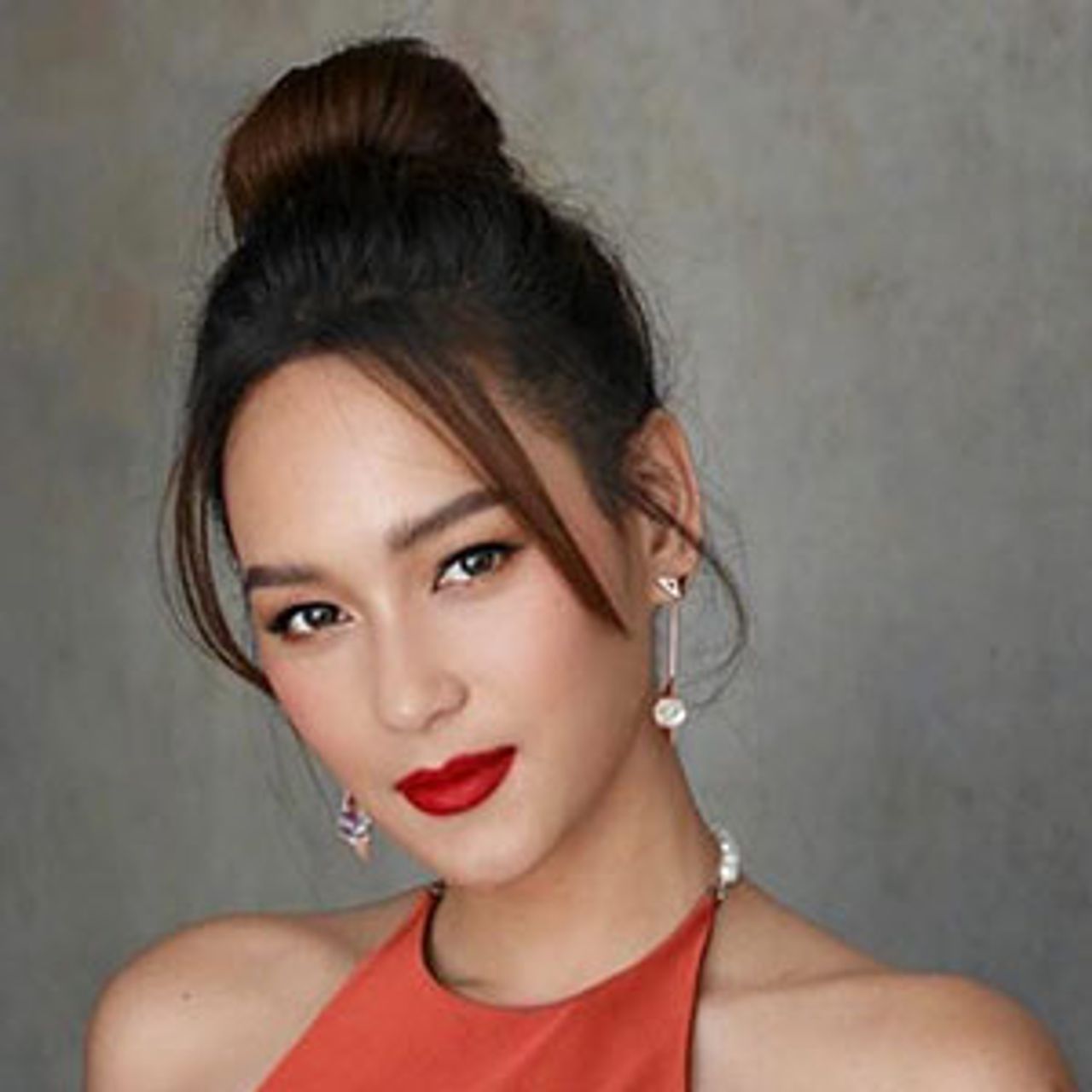 ในงานเดียวกันนางแบบสายแซ่บ บี-น้ำทิพย์, ใบเฟิร์น-พิมพ์ชนก จะมาถอดสไตล์เอเวอรี่เดย์ลุคสู่สไตล์ซัมเมอร์และสปอร์ต เกิร์ล อยากส่องความสวย ไปดูกันได้เล้ย.