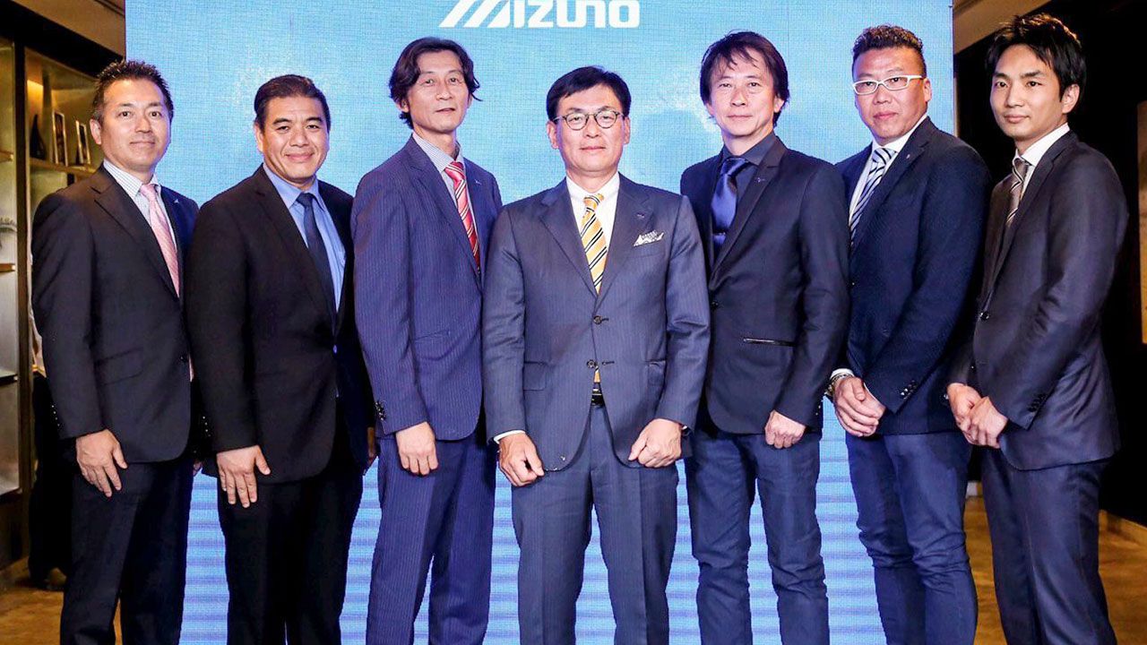 ลุยในไทย มาซาฮารุ คะโตะ เป็นประธานเปิด “บริษัทมิซูโน เอแพค” อย่างเป็นทางการ เพื่อจัด จำหน่ายสินค้าและดำเนินการทางการตลาดในธุรกิจกีฬา ภายใต้ของบริษัทมิซูโน ประเทศสิงคโปร์ โดยมี คิโยชิ ทาทานิ และ ชูจิ ทากาอิ มาร่วมงานด้วย ที่อาคารสยามพิวรรธน์ วันก่อน.