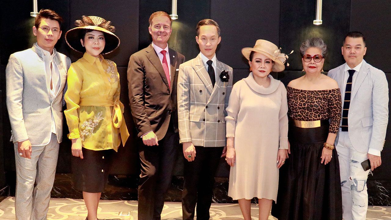 เมนูใหม่ - ธรณ ชัชวาลวงศ์ จัดงานเปิดตัวอาฟเตอร์นูนทีเมนูใหม่ Old New York-Modern Bangkok พร้อมเผยโฉมชุดน้ำชาลิมิเต็ด อิดิชั่น โดยมี ศศิวิมล ดารารัตนโรจน์, บัณพร เอี่ยมอมรพันธ์, ทิพาพร อัชนันท์ และ ม.ล.ภูมิใจ ชุมพล มาร่วมงานด้วย ที่เดอะเซนต์ รีจีส วันก่อน.