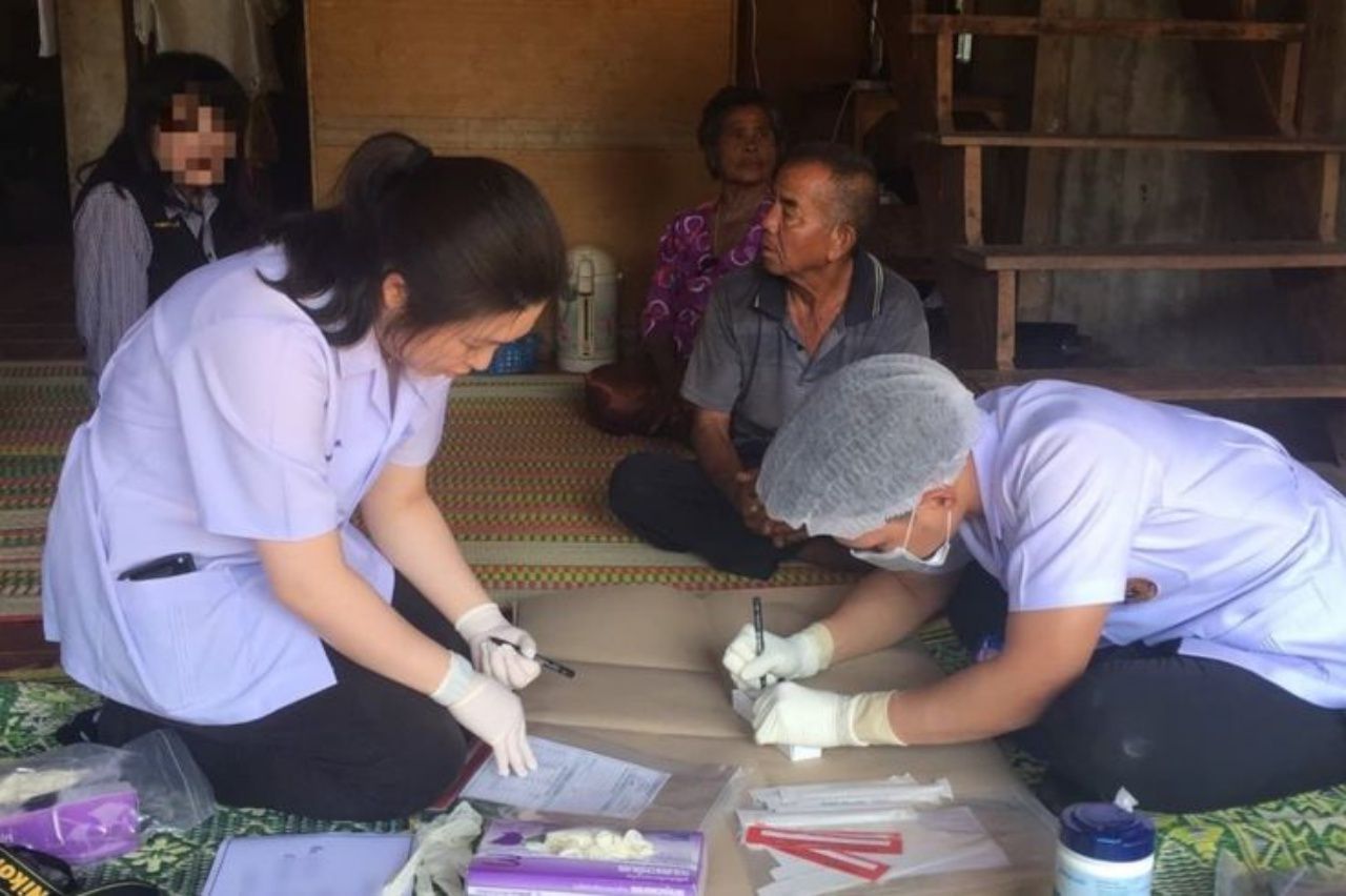 เจ้าหน้าที่เก็บตัวอย่าง DNA ของนายบัวสากับนางจูมศรี